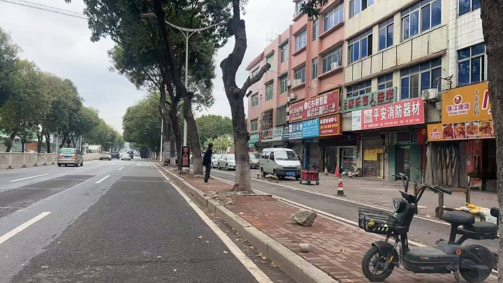 常平镇常马路（京九物流对面）旺铺门面出租，55平方左右，租金1800
