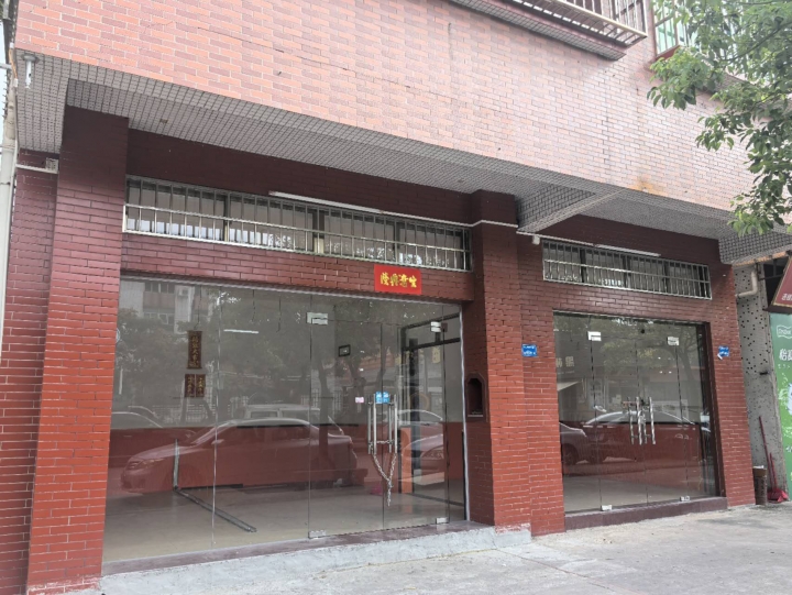 东城33小镇店铺招租，店铺位于东莞市东城街道主山乌石岗篮球场旁